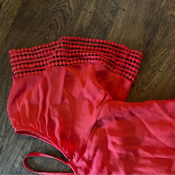 Designer - Super cute and light weight. Peek-a-boo shoulders. - Picture 2 of 5